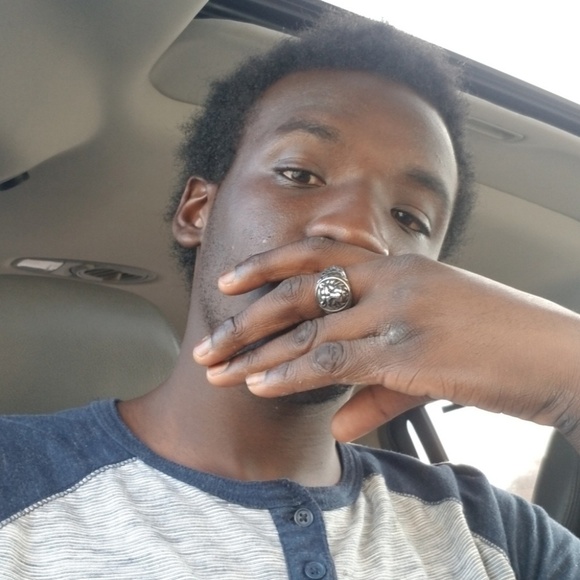 Meet your Posher, Fitzroy - Picture 1 of 1